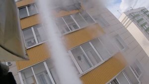 Пожар в квартире на 11 этаже. Работа с АЛ-30.