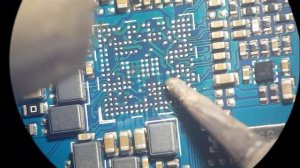 Телефон не включается!Чистим контакты бензином