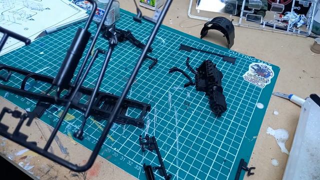 Modelling Mondays; Airfix/Heller 1:24 Scania 141LB, Part 1. Stripping Chrome and Chassis Build смотреть онлайн