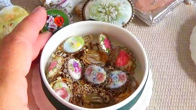 Винтажная Бижутерия и Винтаж ! Уникальные Броши ,Шкатулки Колье