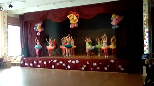 Танец дескотека я в 3 ряду смотреть онлайн