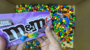 BIG Mix all my candy with M&M's in BOX. Oddly satisfying video.