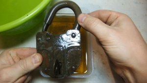 ОЧИСТИТЕЛЬ РЖАВЧИНЫ. НЕ ТРОГАЕТ МЕТАЛЛ.