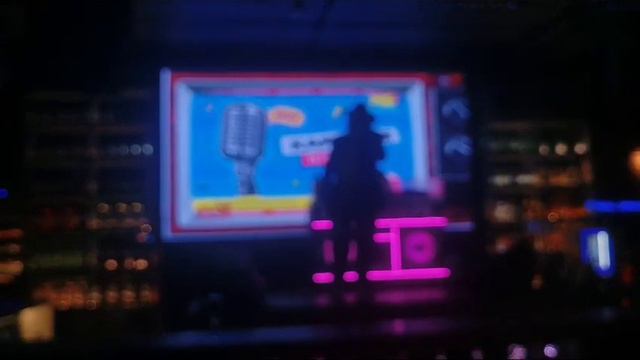 поет Игорь Мухин - клуб караоке - руки верх...