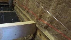 Лаги по брёвнам в старом доме .