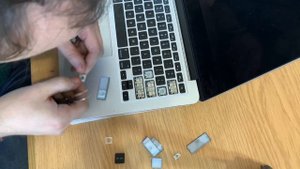 Ремонт кнопок клавиатуры MacBook Pro