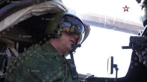 Двадцать вертолетов на стратегический аэродром: летчики рассказали об операции под Гостомелем