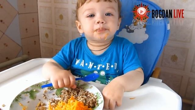 Ребенок ест кашу сам в 11 месяцев - как научить ребенка кушать с ложки самостоятельно смотреть онлайн