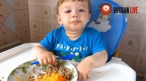 Ребенок ест кашу сам в 11 месяцев - как научить ребенка кушать с ложки самостоятельно
