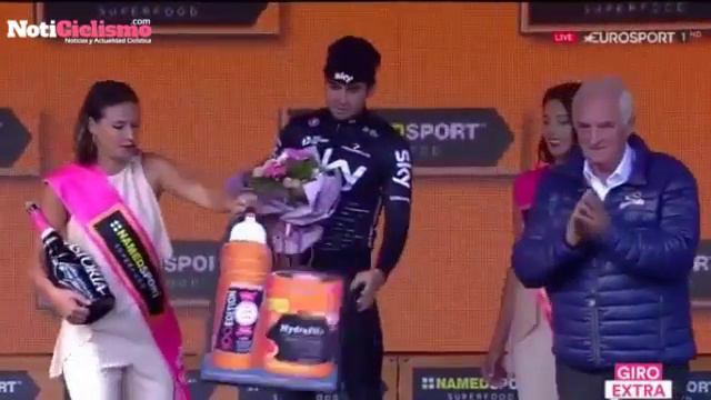 Mikel Landa celebra su victoria en el pódium de la etapa 19 del Giro de Italia смотреть онлайн