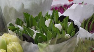 Мужская половина страны ищет букеты и подарки к 8 Марта, чтобы удивить любимых и коллег