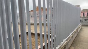 Забор из металлического уголка. Простота, красота и дизайн!