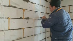 Как быстро штрабить пеноблок без пыли под проводку.