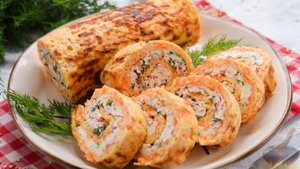 Палочки, покорившие мир).
СЫРНЫЙ РУЛЕТ С КРАБОВЫМИ ПАЛОЧКАМИ