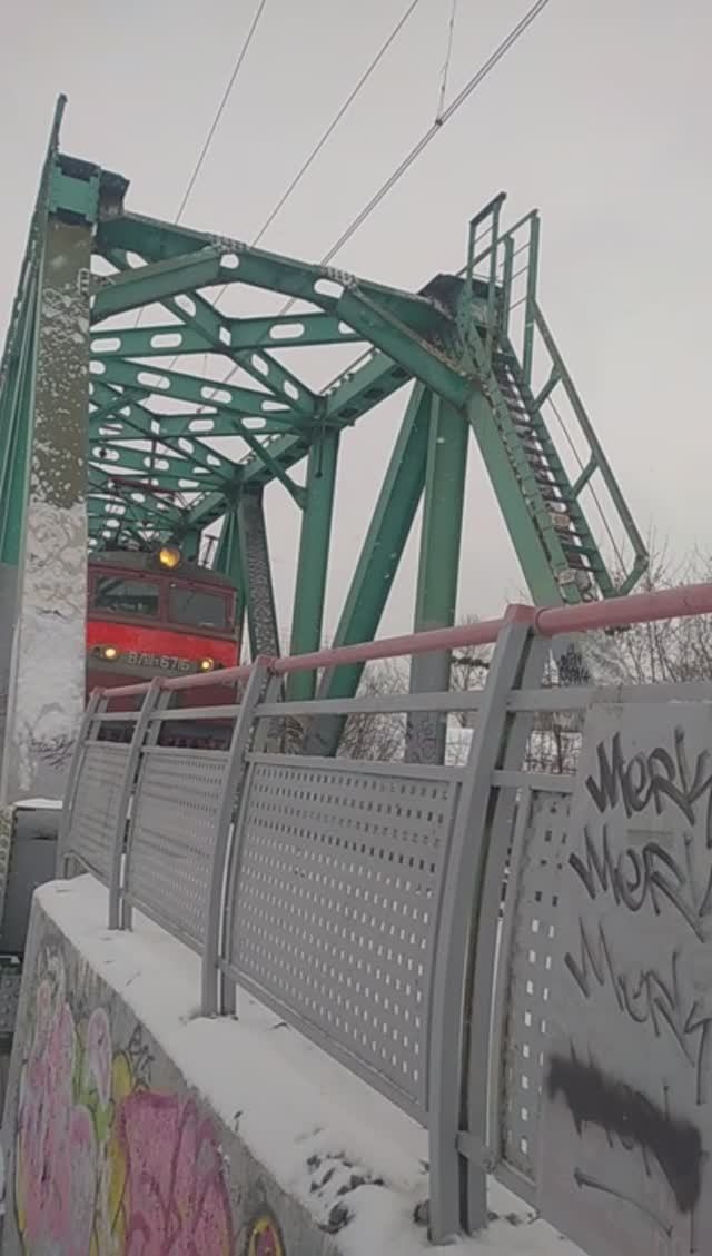 ЭЛЕКТРОВОЗ ВЛ11-671 СЛЕДУЕТ РЕЗЕРВОМ ЛЮБЕРЦЫ-МОСКВА #shorts #ржд #поезд #железнаядорога #электричка