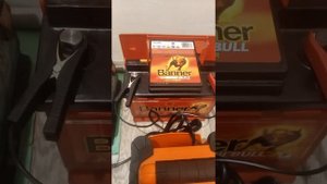 Как определить полярность аккумулятора?