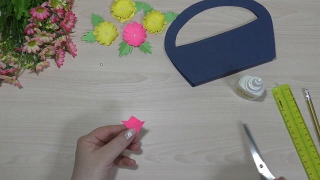 Поделки из бумаги своими руками/Объемная аппликация из цветной бумаги/ Crafts with paper.