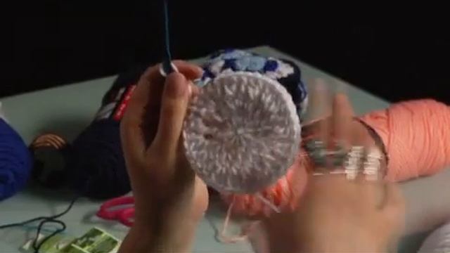 Finishing a Crocheted Coaster смотреть онлайн