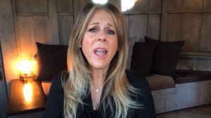 Rita Wilson "Everybody Cries" Performance