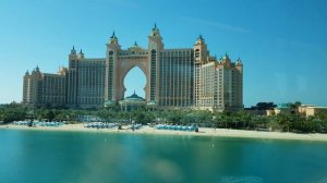 Дубай Марина, Пальма Джумейра, отель Атлантис и Бурж Аль-Араб своим ходом.