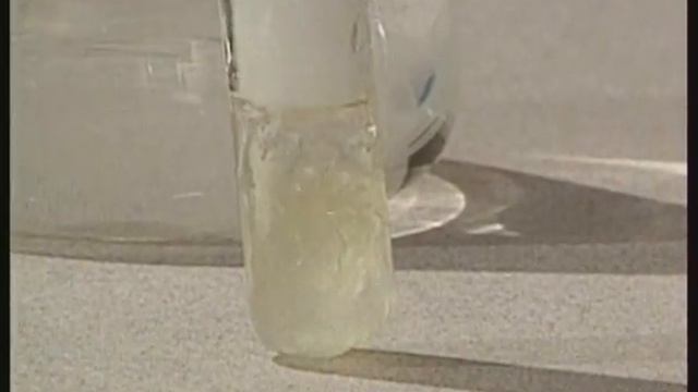 Опыты по химии. Взаимодействие анилина с кислотой смотреть онлайн