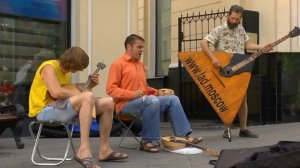 Песня старого извозчика.трио музыкантов