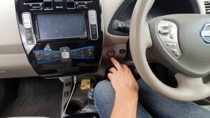 Странная нештатная кнопка в nissan leaf. Выскажите мнение, зачем она
