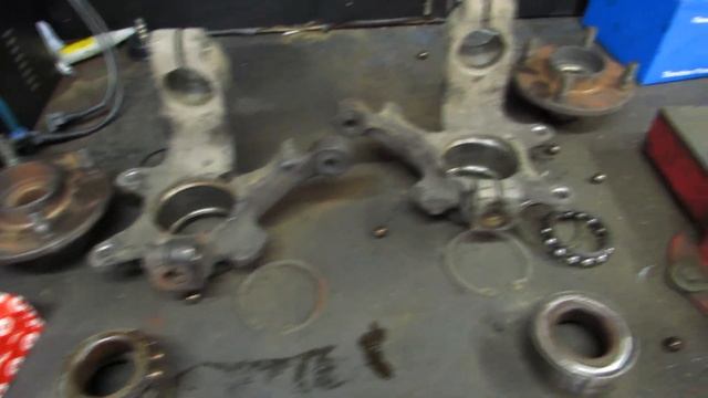 REVISÃO DOS ROLAMENTOS DIANTEIROS...FORD KA...VEJA COMO TROCAR OS ROLAMENTOS. смотреть онлайн