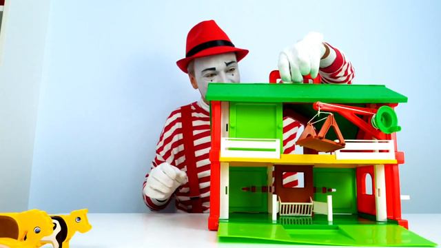 Детское видео про игрушки - Клоун Гоша и его игры с машинками! Животные получили домик - Ферма! смотреть онлайн