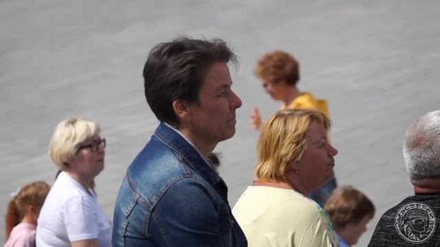 "Жили не тужили" исполняет Геннадий Сюрсин под гармонь смотреть онлайн