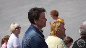 "Жили не тужили" исполняет Геннадий Сюрсин под гармонь