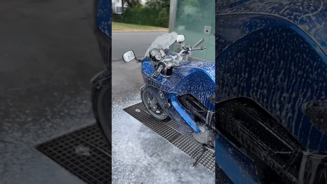 BMW F 800 ST Carwash