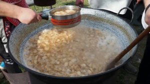 Как готовятся свиные шкварки (чварки) Сербия 19/02/22 Fried fatback cracklings! How To Cook Fatback