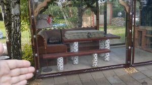 Мягкие окна запотели, покрылись белым налётом