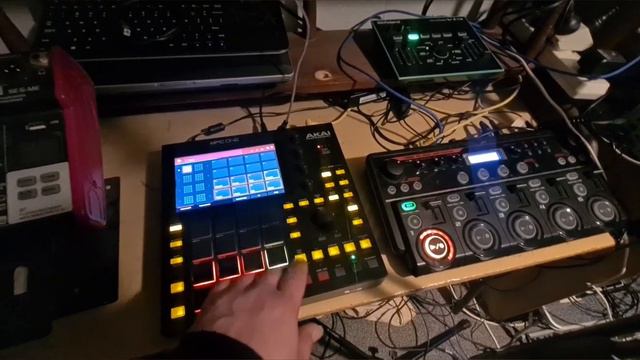 akai mpc one, boss rc505, zoom livetrak l8, Roland fc300 midi sync, midi clock slave смотреть онлайн
