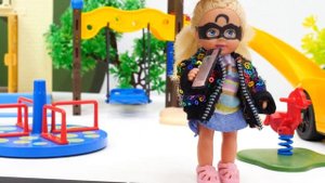 Новые истории про куклы Барби: Штеффи играет в телефон? Видео игры в Barbie для девочек