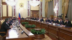 Дмитрий Медведев распорядился срочно возобновить продажу билетов в плацкартные и общие вагоны