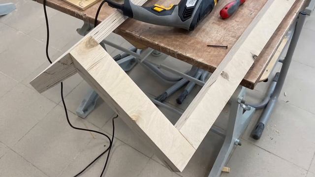 Круглый стол с добавлением эпоксидной смолы смотреть онлайн