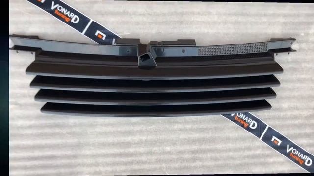 Решётка радиатора без эмблемы (без значка) VW Bora (JETTA 4)