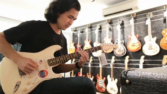 Fender Artist jeff Beck Strat Olympic White смотреть онлайн