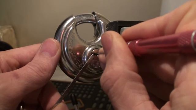 074 Abus Diskus 25/70 смотреть онлайн