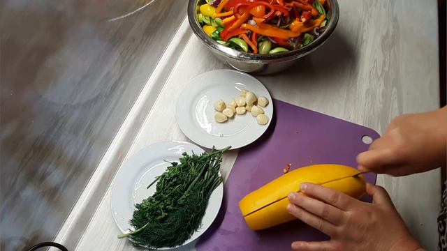 Салат "краски осени" из зеленых помидор.