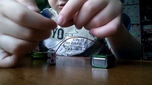 домашние мини-вентилятор при помощи батареек и вентилятора с выключателем(слышно тихо)