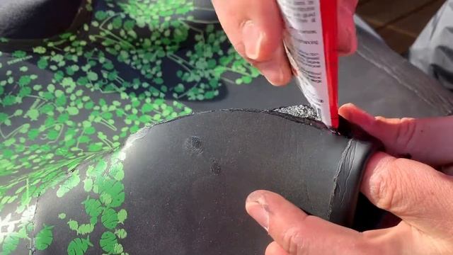 Ремонт гидрокостюма. Как заклеить порванный неопрен? смотреть онлайн