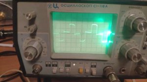Синусоида в сети и меандр(модифицированная синусоида) компьютерного UPS.