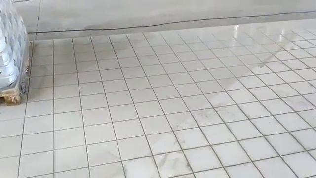 Профессиональная затирка швов плитки инструментом Raimondi смотреть онлайн