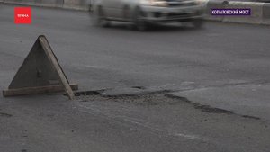 На Копыловском мосту появились дыры в новом асфальте