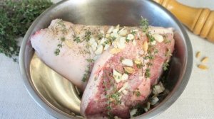 Рулька в духовке с чесноком