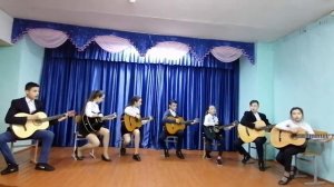 Песня на гитаре "ты да я да мы с тобой"