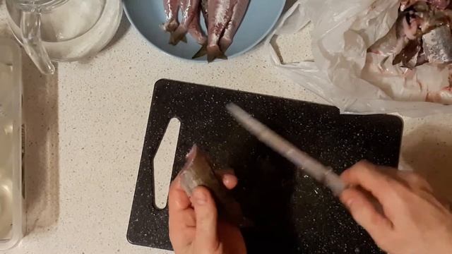 смарида (голубой окунь) как снять шкуру ... смотреть онлайн